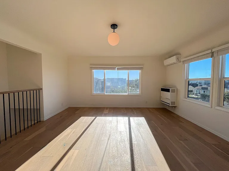 2202 S Bronson Ave — Photo 16