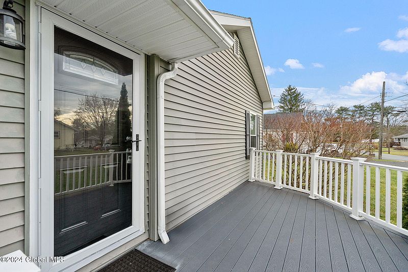 4th image of 6 Maine Avenue