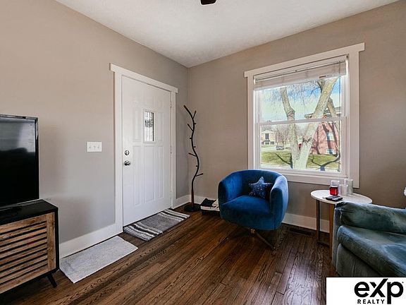 5th image of 4625 Davenport St