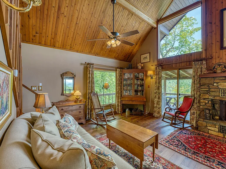 402 Wilderness Dr — Photo 5