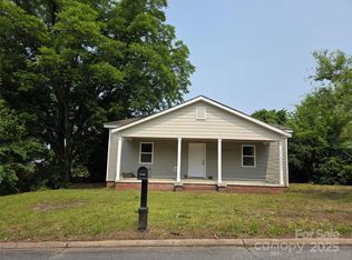 38 Holly St, Great Falls, SC 29055
