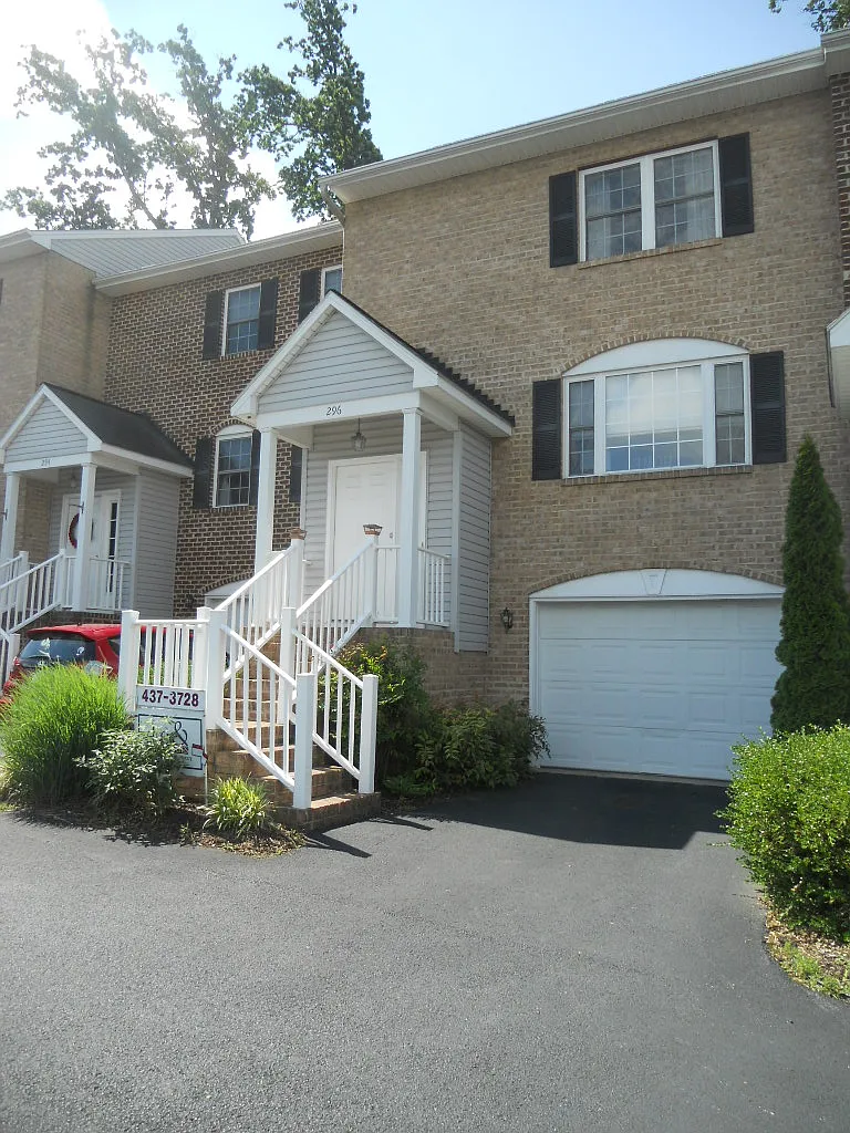 296 Emerald Dr photo 1
