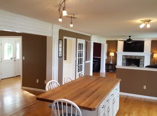 635 Laurel Grove Rd, Middletown, CT 06457