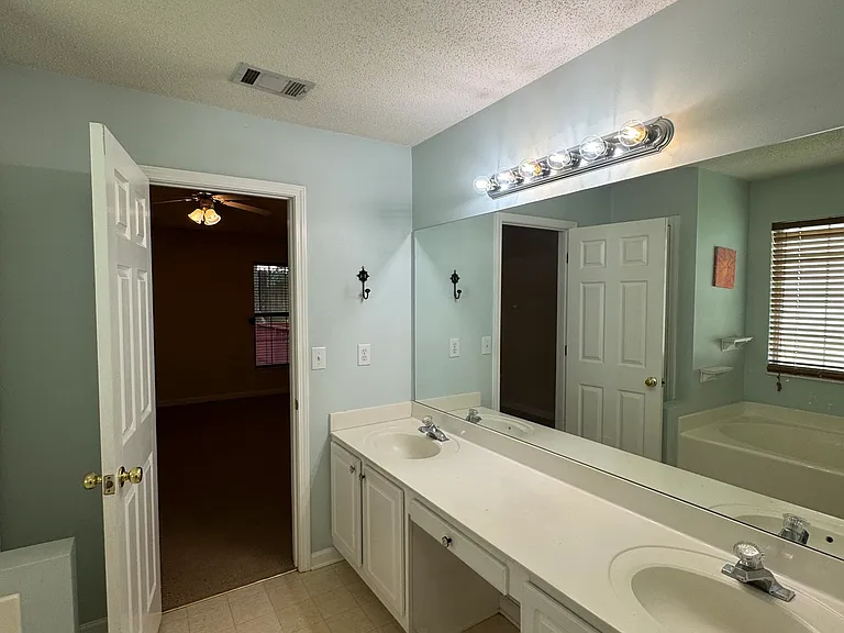 1840 Arborwood Dr — Photo 39