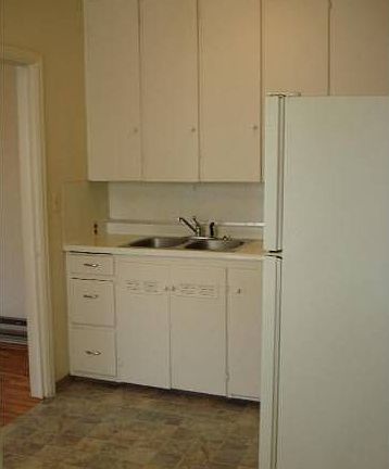 3rd image of 513 Dakota Ave