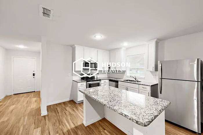 2032 Clay St — Photo 5