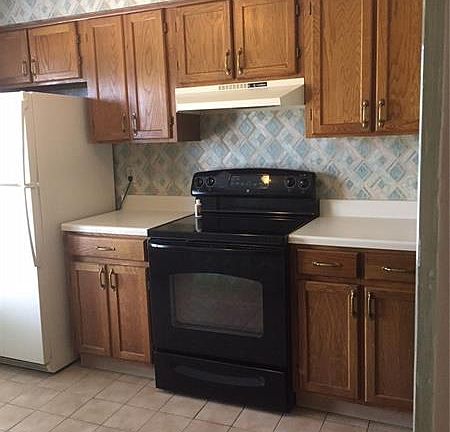 5th image of 215 Hawthorne Dr