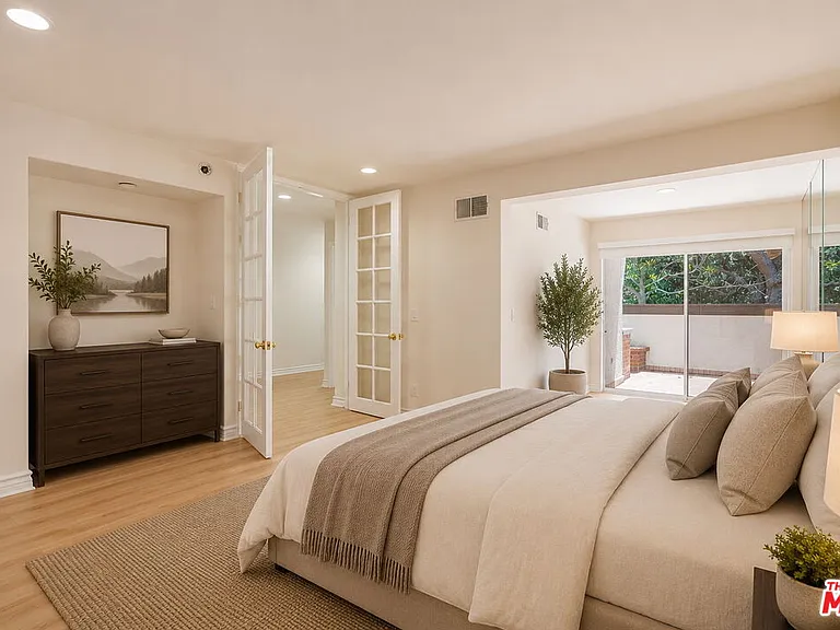 17241 Palisades Cir — Photo 21