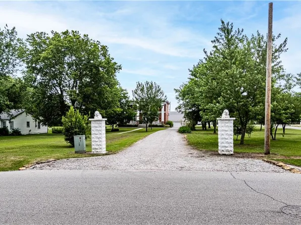 910 Ohio St, Oswego, KS 67356