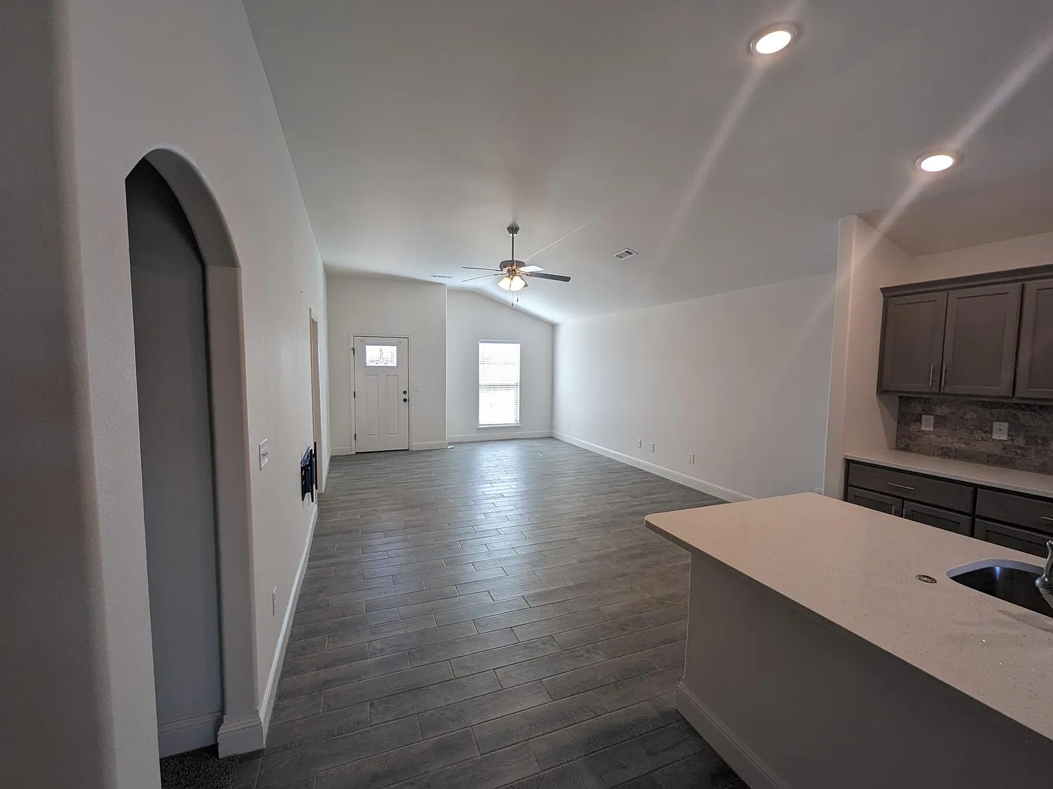 3 bed, 1594 sqft, $1,650 — Photo 2