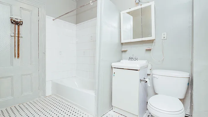 Rented by Nooklyn NYC LLC | media 19