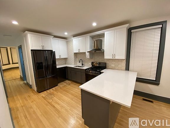 4th image of 3141 N Oakley Ave APT 1