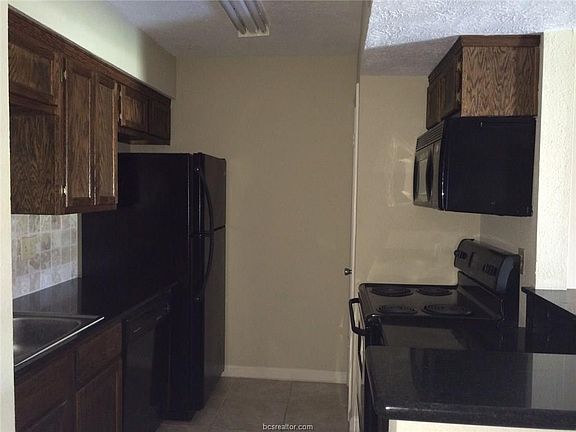 4th image of 904 University Dr #77