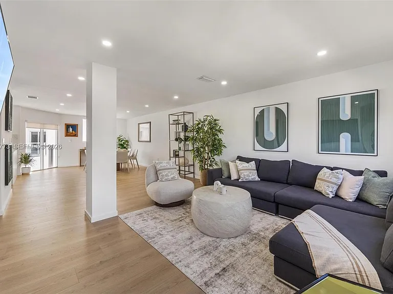 1975 Calais Dr #7 — Photo 1
