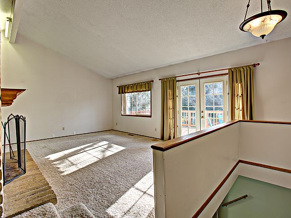 3rd image of 19343 Whitney Ln