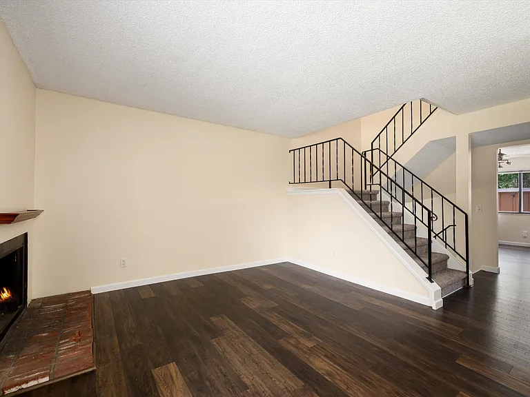 562 Vance St #D-9 — Photo 23