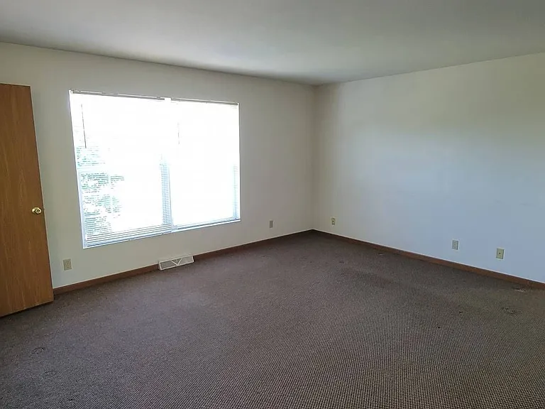 411-413 Gaylee St — Photo 12
