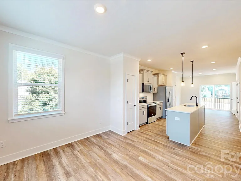 3640 Spencer St — Photo 13