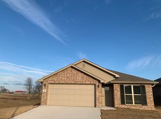 128 SW Vicki St, Gentry, AR 72734