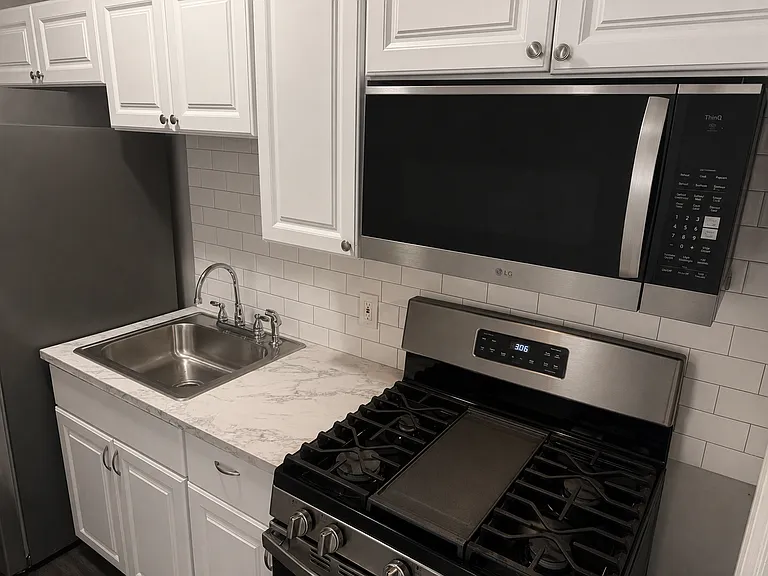 154 Hudson St #3 — Photo 7