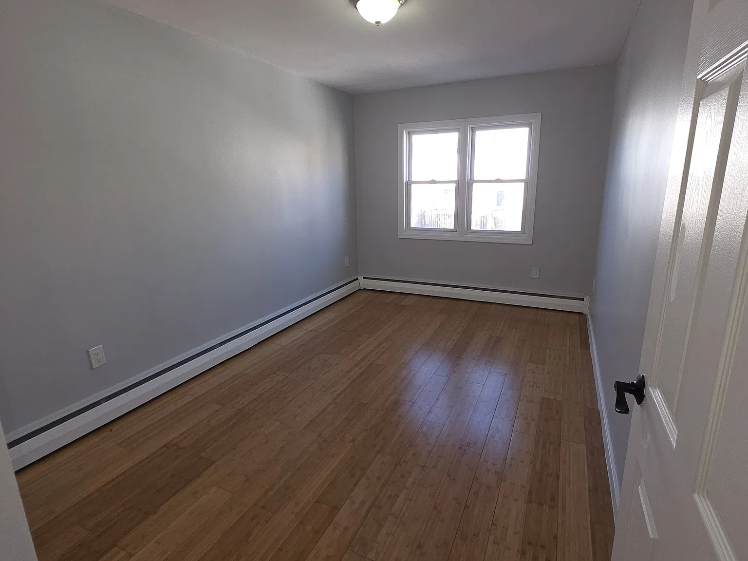 3 bed, 950 sqft, $3,250 — Photo 1