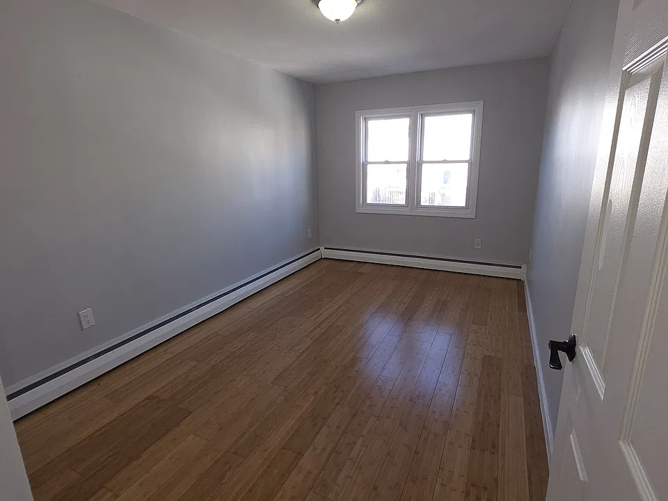 2821 Schurz Ave #2