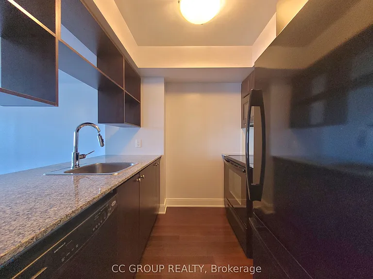 125 Village Green Sq #3405 — Photo 7