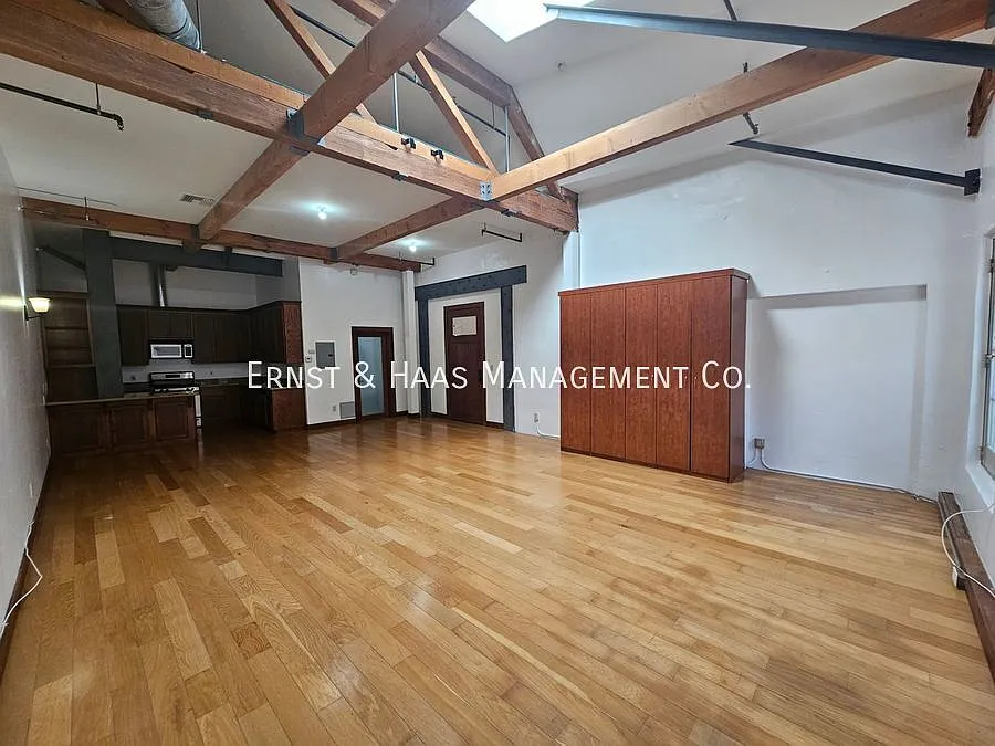Stunning Artist Loft! — Photo 4