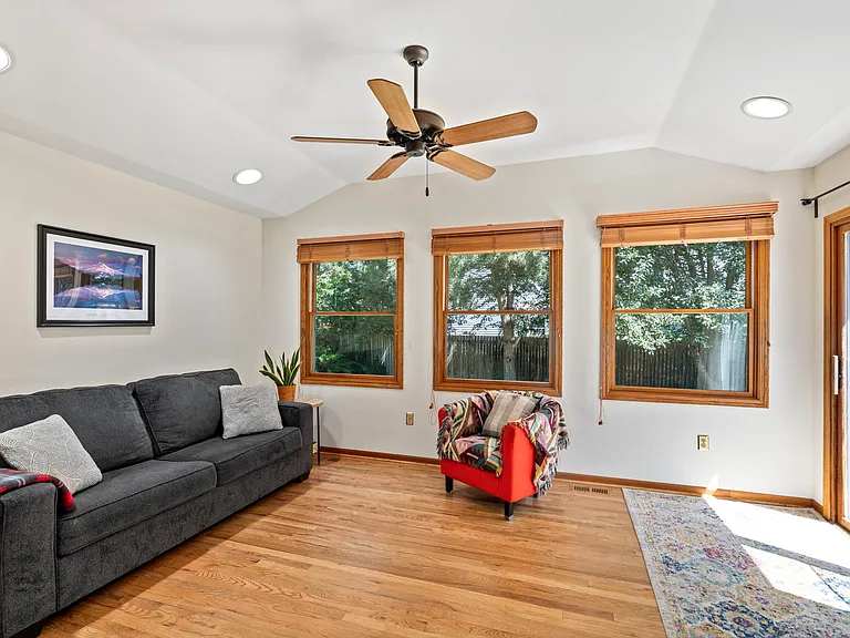 1702 Dora St — Photo 13