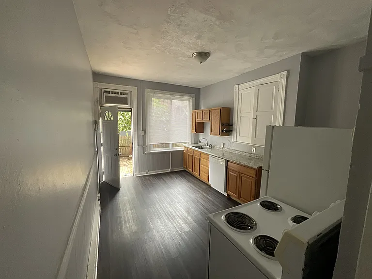 123 McCandless Ave — Photo 2