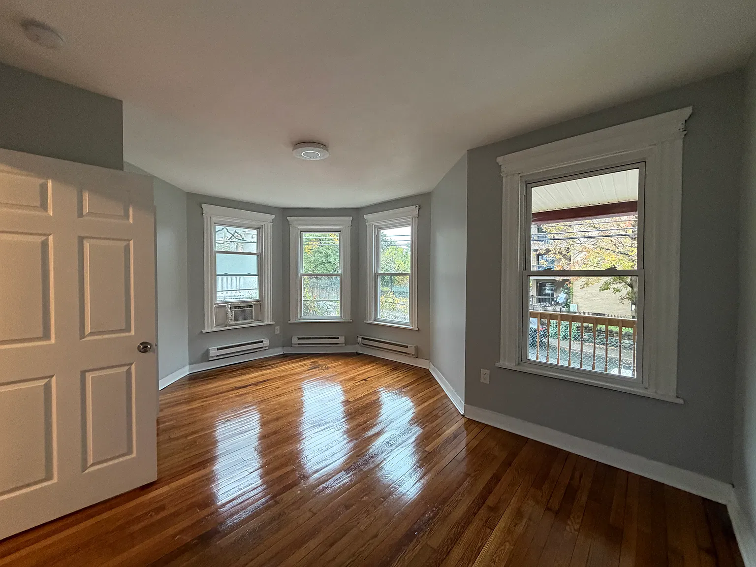 4 bed, 1.5 bath, $1,850 — Photo 2