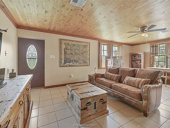 4th image of 7123 Breezewood Dr