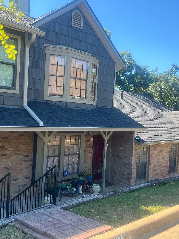 2 bed, 2.5 bath, 1042 sqft, $1,700 — Photo 1