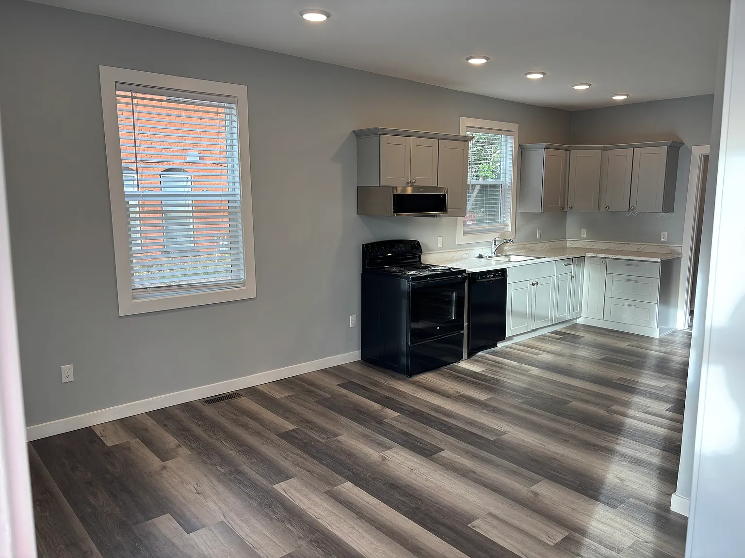 2 bed, 1.5 bath, 1200 sqft, $2,400 — Photo 3