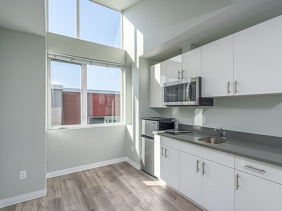 5th image of 4229 7th Ave NE #102