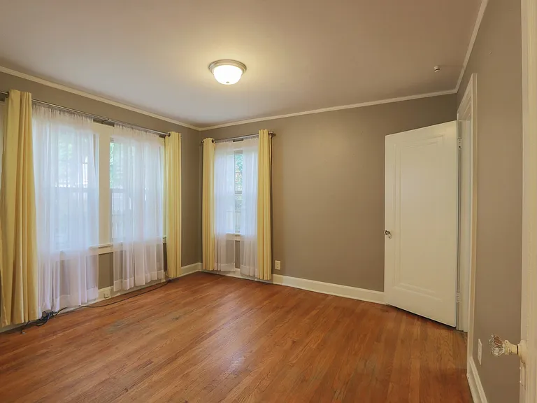 224 E Winthrope Rd — Photo 8