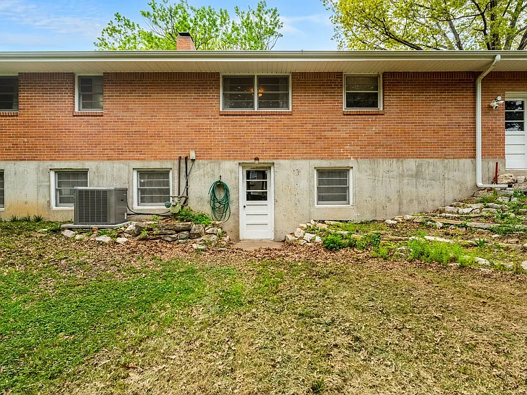 1416 University Dr — Photo 29