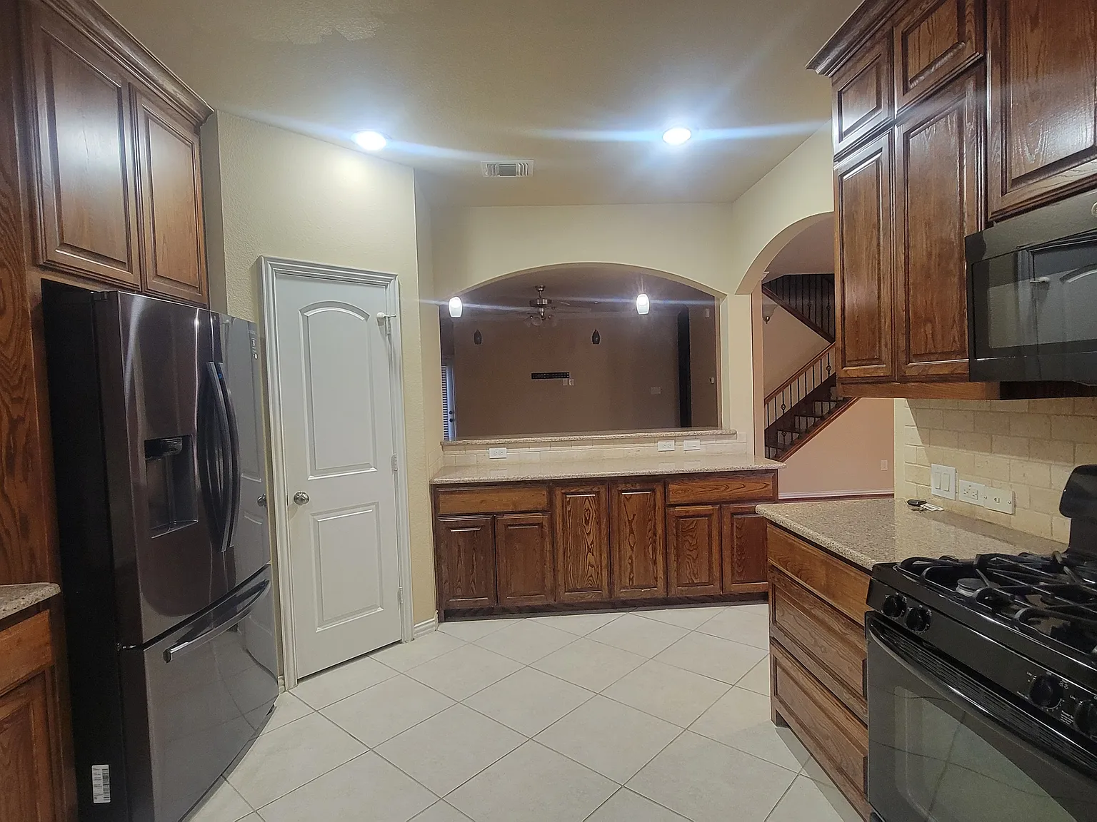 4 bed, 2430 sqft, $3,200 — Photo 3