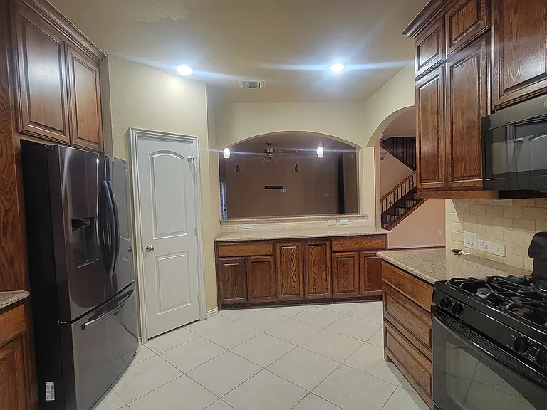 1020 Paradise Cv — Photo 3