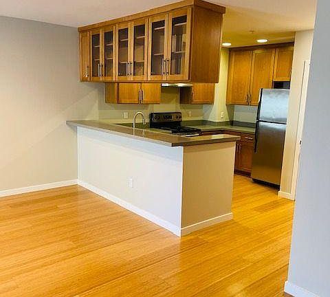 5th image of 660 King St Unit 209