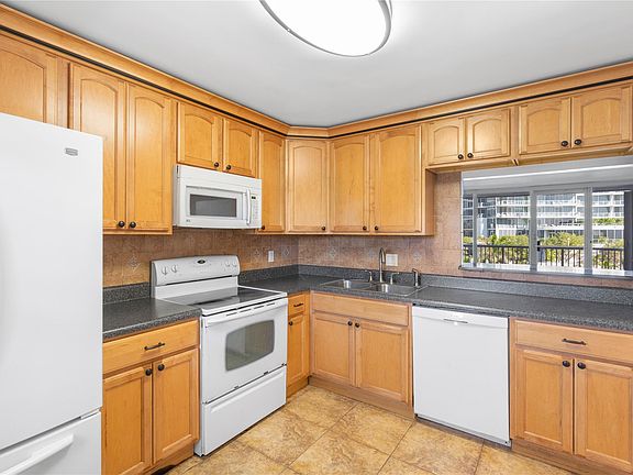 5th image of 2200 NE 33rd Avenue #4D