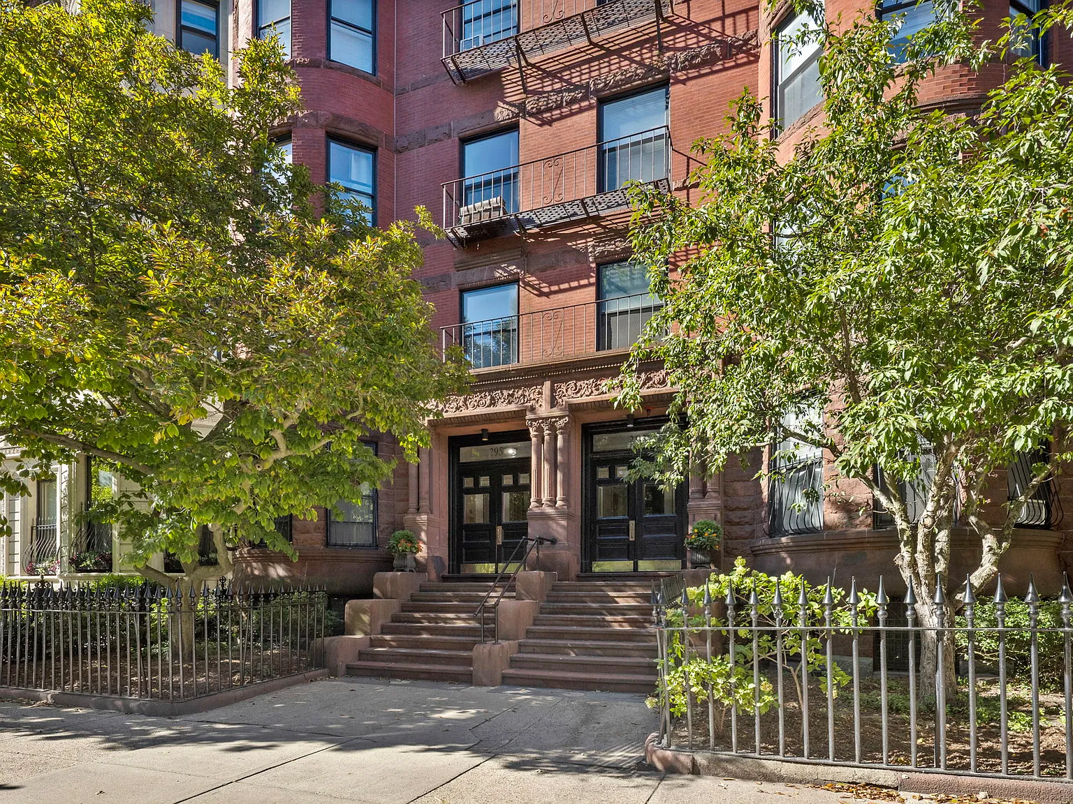 2 bed, 860 sqft, $4,575 — Photo 2