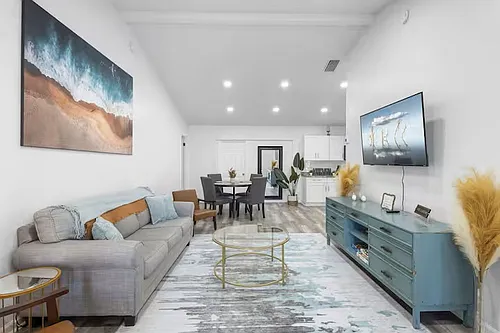 1461 Lavender St Photo 1