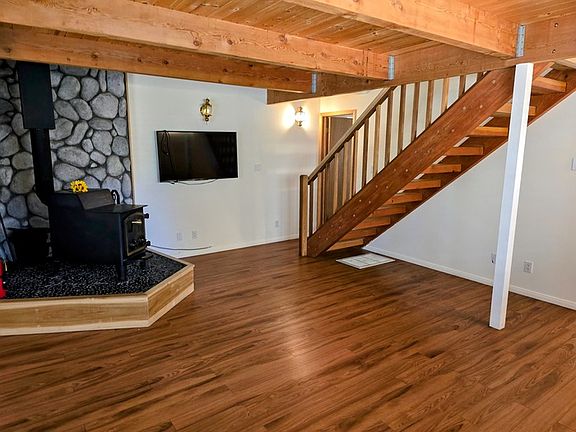 3rd image of 564 Cedar Ln