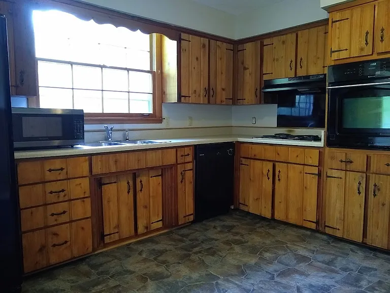 102 Marseille Dr — Photo 11