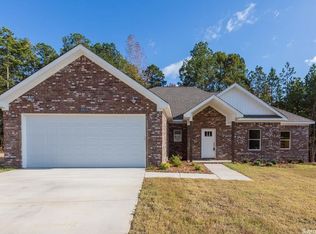 18525 Parkway Pines Dr, Bauxite, AR 72011