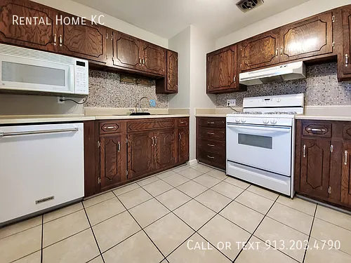 9010 W 101st St — Photo 11