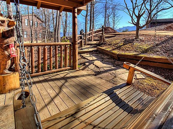 5th image of 2160 E View Dr