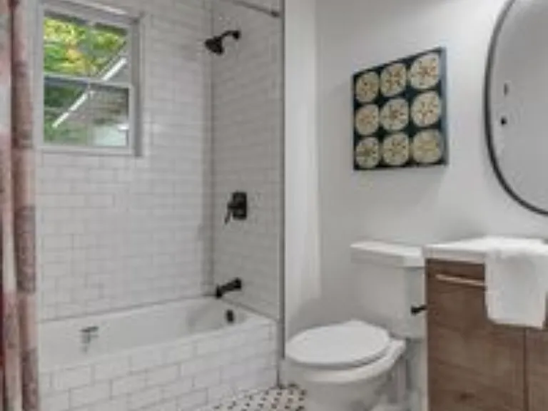 724 Luna St — Photo 10