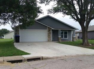 7008 SW Wheatfield Ln, Topeka, KS 66619